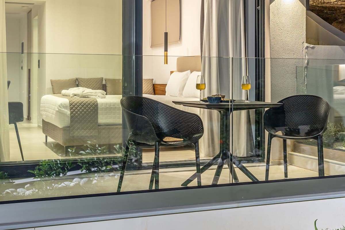 Superior-værelse til 3 personer - balkon - byudsigt | Terrasse/gårdhave