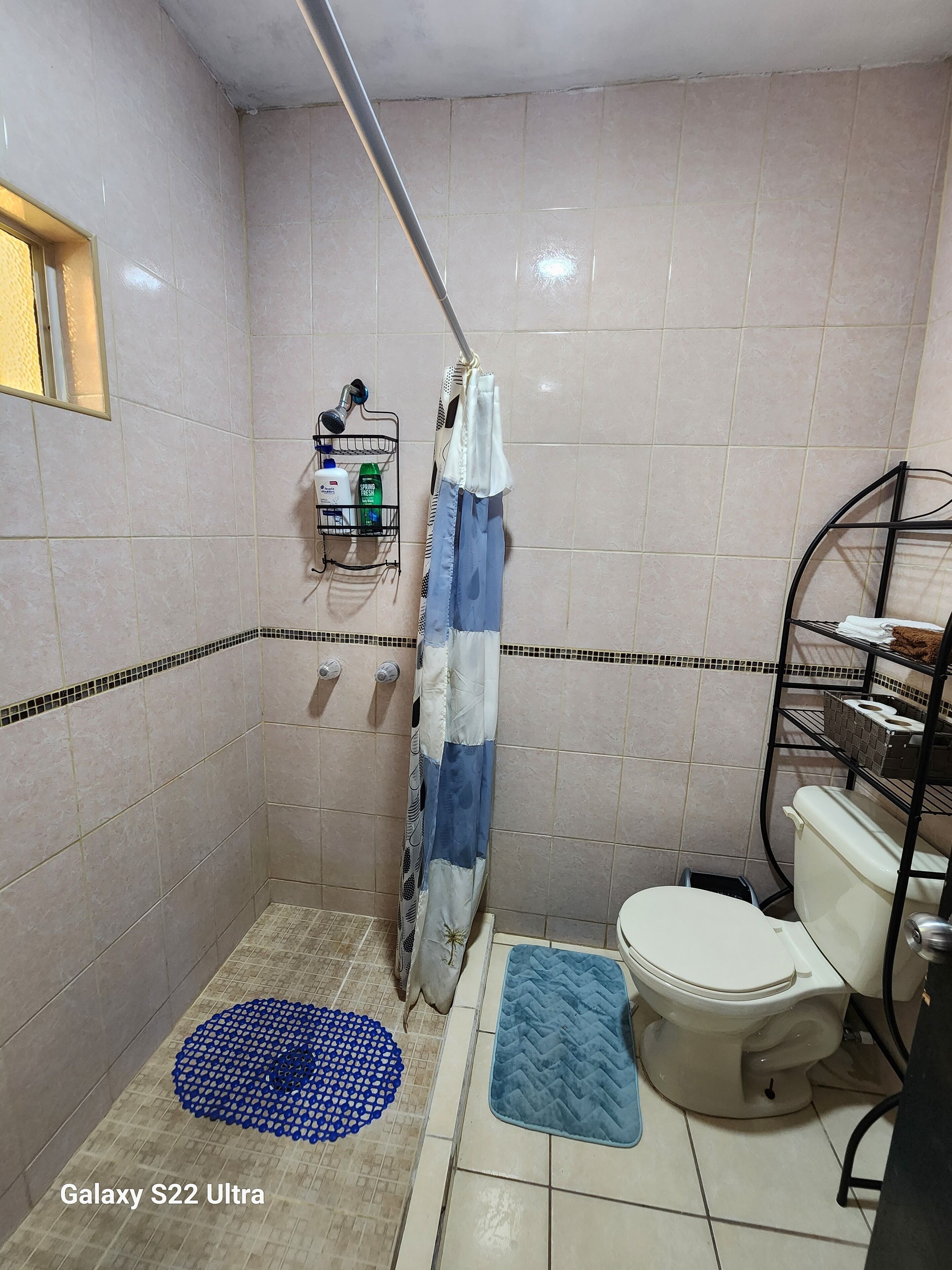 VERY SECURED GUEST HOUSE 2 MINS FROM THE BEACH