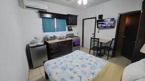 1 habitación, internet y ropa de cama 