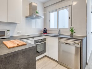 Kjøleskap, mikrobølgeovn, ovn og oppvaskmaskin