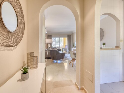 Beautiful 2-Bedroom Apartment in Estepona with Pool and Terrace