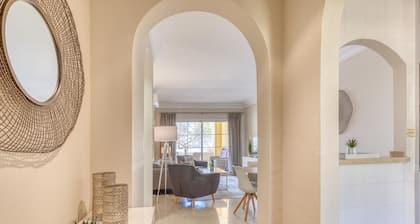 Beautiful 2-Bedroom Apartment in Estepona with Pool and Terrace
