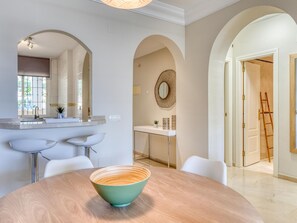 Dining - Beautiful 2-Bedroom Apartment in Estepona with Pool and Terrace (Estepona)