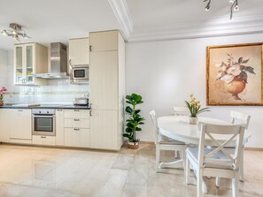 Frigorifero, microonde, forno, lavastoviglie
