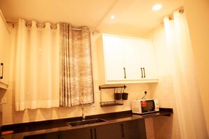 Mini-fridge, microwave, cookware/dishes/utensils - Kigali Homes Villa & Apartment (Kigali)