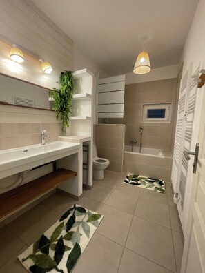 Dusche, Haartrockner, Bidet