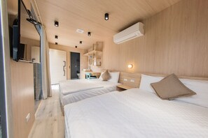 Kamar Quadruple Comfort | Wi-Fi gratis dan seprai linen