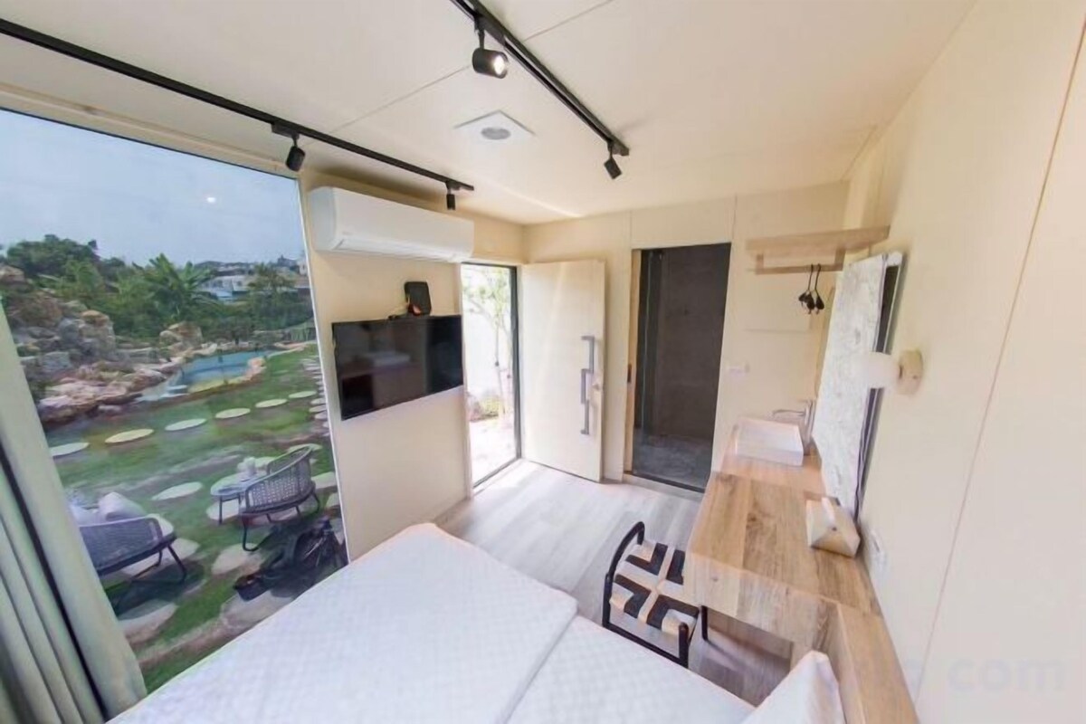 WiFi (free), bed sheets