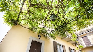 Front of property - Villa Fioravante (Moltrasio)