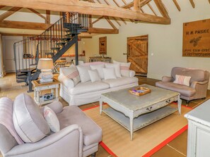 Cottage | Living area | DVD player - The Carthouse (Ledbury)