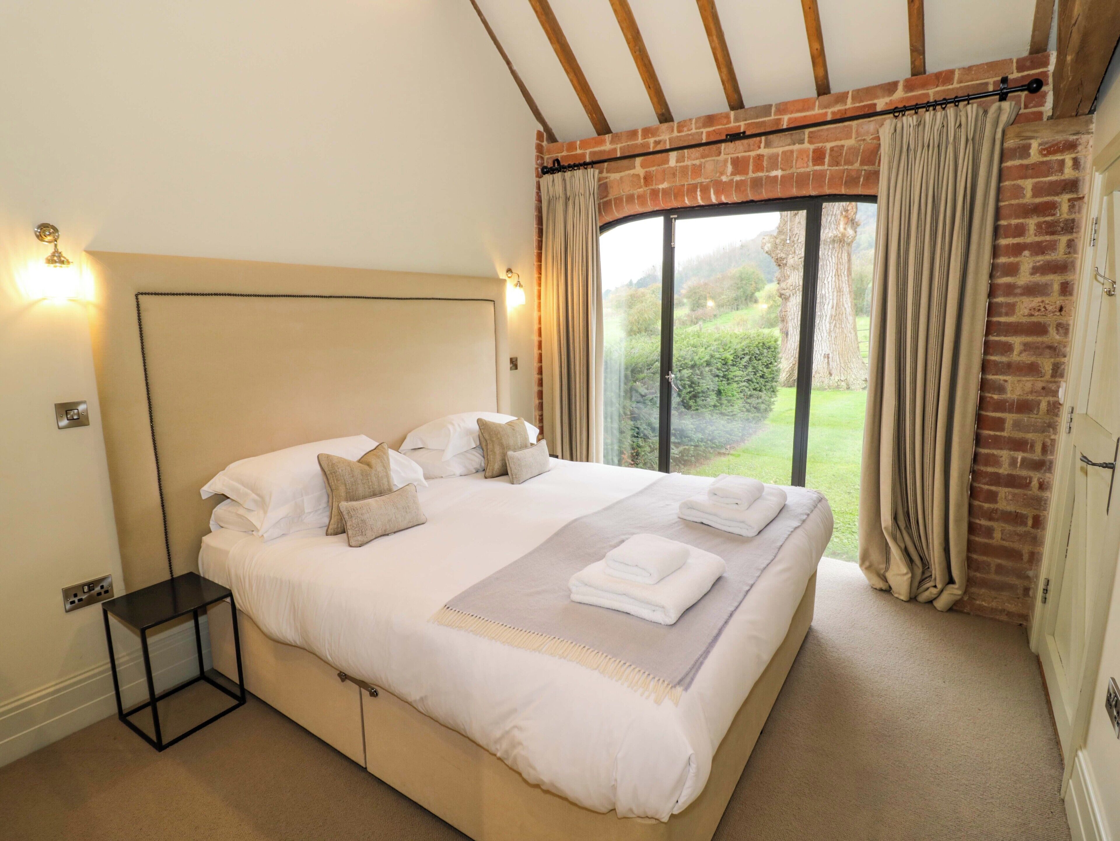 Cottage | 2 bedrooms, individually decorated, individually furnished, free WiFi