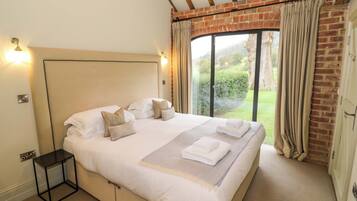 Cottage | 2 bedrooms, individually decorated, individually furnished, free WiFi