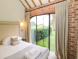 Cottage | 2 bedrooms, individually decorated, individually furnished, free WiFi