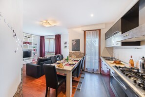 Apartment | Private kitchen | Fridge, microwave, oven, stovetop - Residence Mimosa PT-2  (Toscolano Maderno)