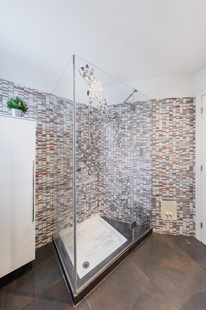 Apartment | Badezimmer | Dusche, Haartrockner, Bidet, Handtücher