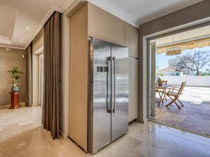 Interior - Luxurious 3-Bedroom Apartment in Estepona with Pools, near Port and Beaches (Estepona)