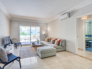 TV - Modern comfort in Estepona: terrace, pools, AC, and Wi-Fi (Estepona)