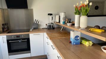 KĂŒhlschrank, Mikrowelle, Ofen, GeschirrspĂŒler