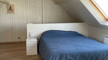 1 bedroom, free WiFi, bed sheets