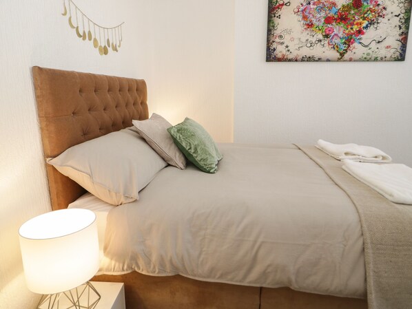 1 habitación, decoración personalizada y muebles diferentes 