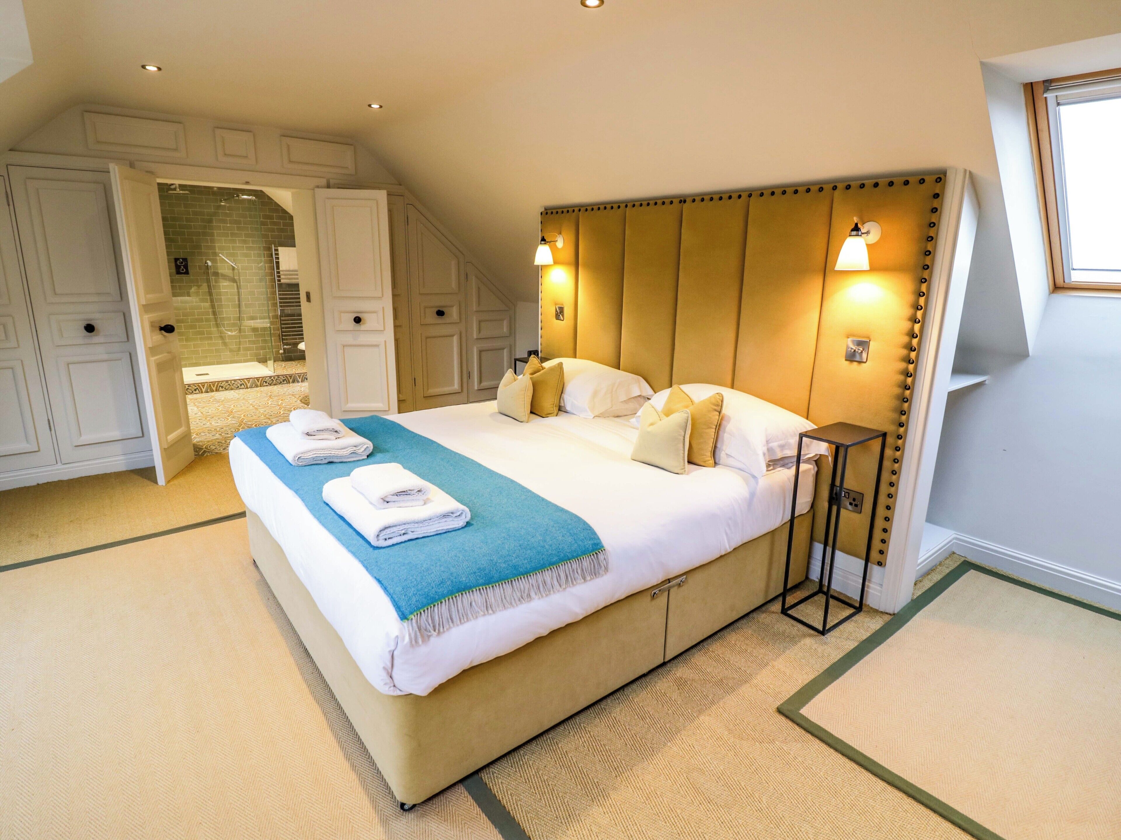 4 bedrooms, individually decorated, individually furnished, free WiFi