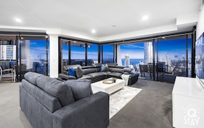 TV - Ocean View Apartment at Circle on Cavill - Q Stay (Surfers Paradise)