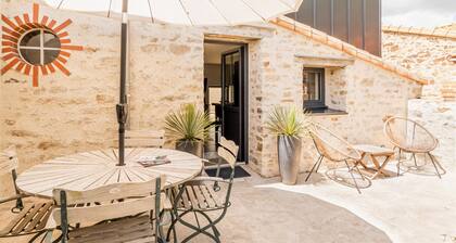 Cozy Cottage Near Nantes with Pool, Terrace, and Vineyard View
