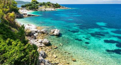 Stylish First Floor Two Bedroom Flat in Kassiopi with Breakfast