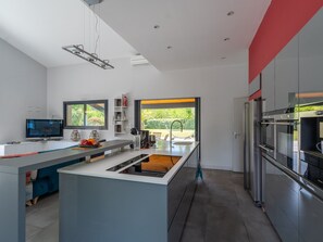 Frigorifero, microonde, forno, lavastoviglie