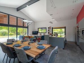 Dining - Luxurious Villa for 14 with Heated Pool, Near Lake, BBQ, Free Cleaning! (Biscarrosse)