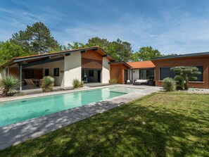 Pool - Luxurious Villa for 14 with Heated Pool, Near Lake, BBQ, Free Cleaning! (Biscarrosse)