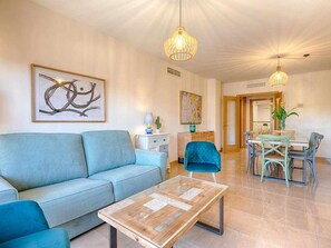 TV - Fabulous 2-bedroom apartment in Estepona with pool and beachfront terrace (Estepona)