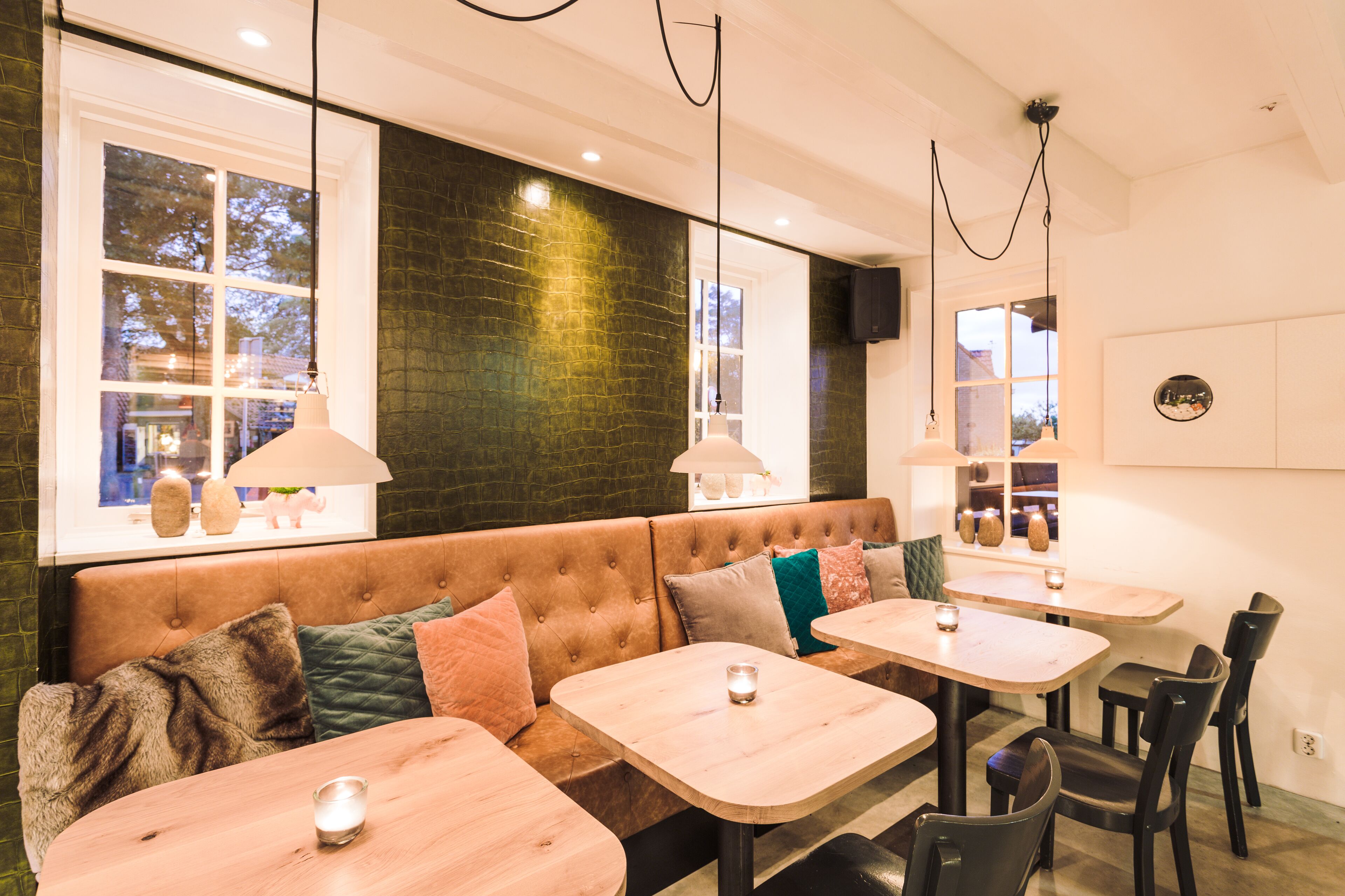 Daily buffet breakfast (EUR 19.50 per person)