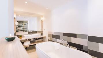 Royal Suite, 1 King Bed | Bathroom | Designer toiletries, hair dryer, bathrobes, towels