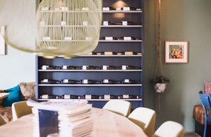 Dining - Logement Overzee (Nes)