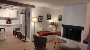 Chimenea y reproductor de DVD 