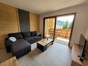 TV - Bright 4-person apartment in Les Gets with parking (Les Gets)
