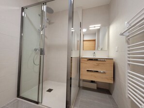 Hair dryer, bathrobes, towels - Bright 4-person apartment in Les Gets with parking (Les Gets)