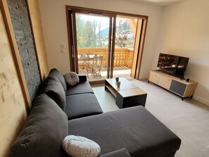 TV - Bright 4-person apartment in Les Gets with parking (Les Gets)