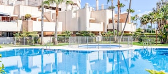 Lujoso ático frente al mar con piscina privada, wifi, aire acondicionado, parking
