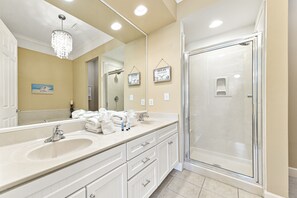 Comfort Condo, 2 Bedrooms, Balcony, Golf View | Bathroom | Free toiletries, towels, soap, shampoo - Peninsula Links B102 (Gulf Shores)