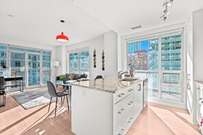 Deluxe Suite, Multiple Beds, Balcony | Private kitchen | Full-size fridge, microwave, oven, stovetop - Modern Lillian Street Condos Midtown Toronto (Toronto)