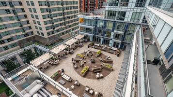 ํจ๋ฐ๋ฆฌ ์ํํธ, ์นจ๋(์ฌ๋ฌ ๊ฐ), ์์์ฅ ์ด์ฉ | ๊ฐ์ค์์ ๋ณด์ด๋ ์ ๋ง