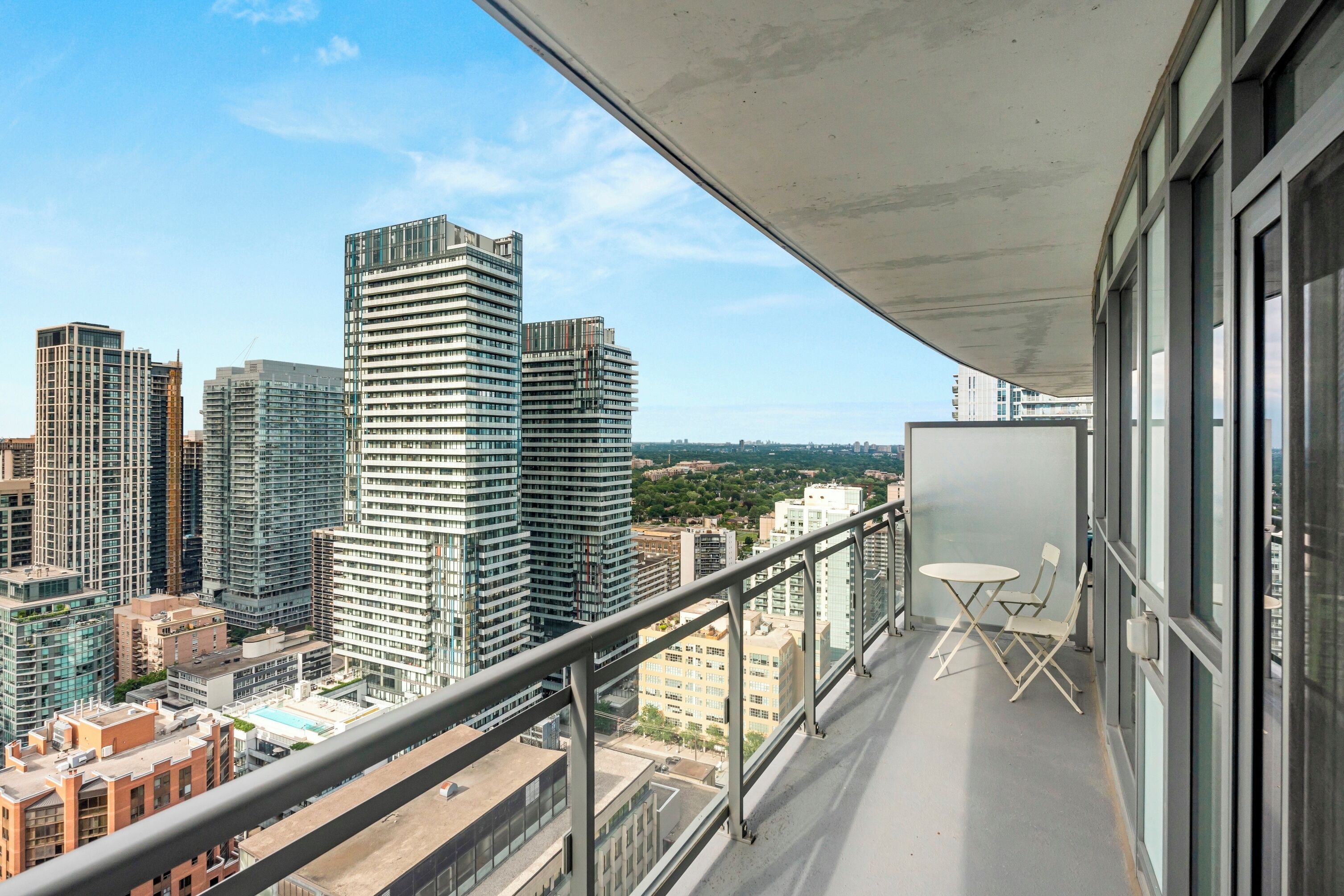 Apartemen Romantis, akses ke kolam renang | Pemandangan dari kamar