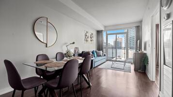 Executive Apartment, 1 Bedroom, Pool Access, City View | Dining room