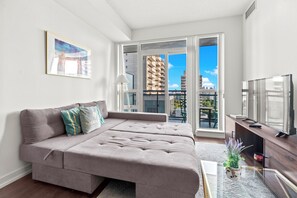 Living area - Modern Lillian Street Condos Midtown Toronto (Toronto)