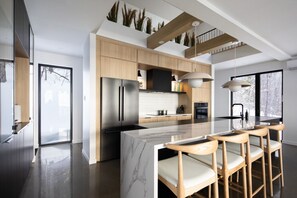 Refrigerador, microondas, horno y lavavajillas 