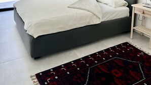 1 غرفة نوم وتجهيزات عازلة للصوت ومكواة/لوح كي وسرير سفر