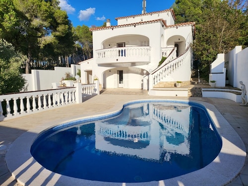 5 bedroom villa in l'escala