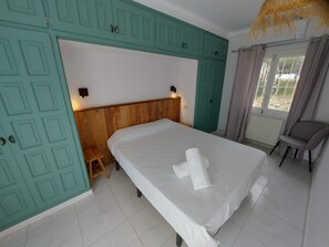 5 bedrooms, free WiFi, bed sheets